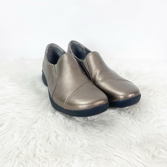 Clarks in Motion 9 Women's Bronze Gold Leather Slip On Round Toe Loafers Shoes - Picture 2 of 12